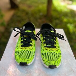 Jessica Simpson women's FITT
The Warm Up sneakers Neon size
7